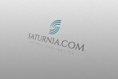 saturnia mockup2 Enoturistica - Logo Saturnia.com