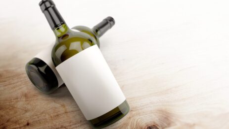 blank label white wine bottle beverage packaging and branding 1210x684 1 Enoturistica - L'importanza dell'etichetta nella scelta del vino